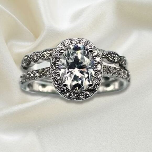 Oval-Shaped Halo Moissanite 1.5 CT Cubic Zirconia Wedding Set Ring Silver 6 NWT
